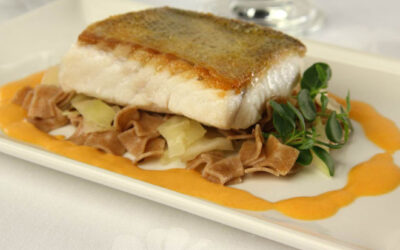 Gebratener Zander auf Krautfleckerln mit Paprikasauce